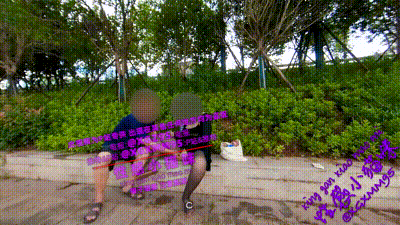 户外勾引，邀请陌生人帮忙拍照，让他凑近拍特写。-xgxmm95 动图预览 - 私房ACG - sifacg.com