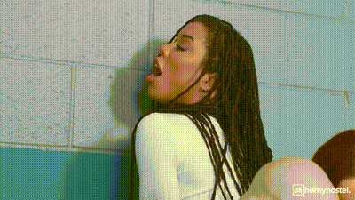 Kurvige Rothaarige mit dicken Titten und Ebony-Babe werden vom Sicherheitsbeamten mit Butt Plug und hartem Schwanz im Dreier benutzt-kira noir 动图预览 - 私房ACG - sifacg.com