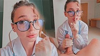 住院时被性感护士盯着我的鸡巴看-lily cute - 私房ACG - sifacg.com
