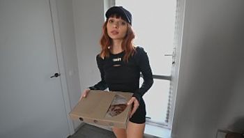 性感学生送货女孩吃了我的披萨，然后被操了她紧致的小穴-lily cute - 私房ACG - sifacg.com