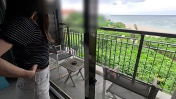 【個人撮影】石垣島🏖️人がいる白い砂浜のビーチに向かって美乳おっぱいを露出する可愛い彼女♡ ／Japanese amateur hentai-aoimaria117 - 私房ACG - sifacg.com