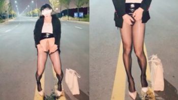 中国人妖在马路中间自慰和射精-yuanladyboy - 私房ACG - sifacg.com