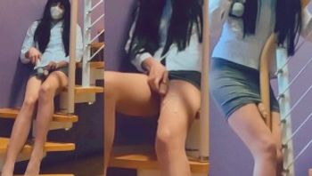 伪娘元气酱在民宿日租房被楼梯栏杆操射精-yuanladyboy - 私房ACG - sifacg.com
