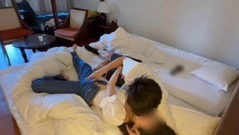 竹富岛🌺玛丽亚穿着卡尔文·克莱恩内衣和牛仔裤进行衣着性爱时惊艳夺目♡ 睡姿后入式中猛烈抽插如性爱玩具般狂野♥ 旅途中暴露真实情侣的性生活💓／日本素人-aoimaria117 - 私房ACG - sifacg.com