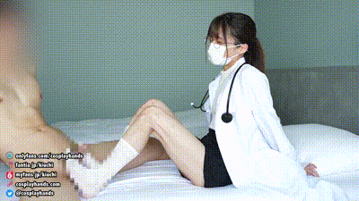 Japanese school nurse gives a guy a footjob.-cosplayhands 动图预览 - 私房ACG - sifacg.com