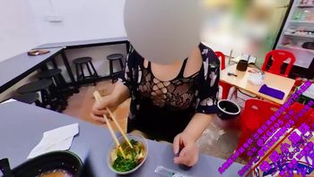 穿着情趣内衣在路边小饭店吃饭-xgxmm95 - 私房ACG - sifacg.com