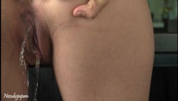 她拼命地揉着她的肛门，注意到它对她的阴道造成了一些影响。-nezukojapan - 私房ACG - sifacg.com