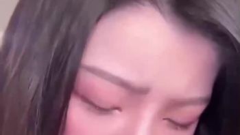 【你这么骚我一个人满足不了你，下次多叫几个人一起操你！】淫荡巨乳少妇极品吊钟乳，完美露脸等待口交深喉爆操！ - 私房ACG - sifacg.com