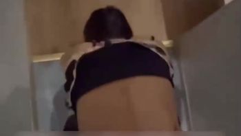 24岁的小奶狗朋友来家里玩，故意让老婆穿超性感睡衣乱晃，老婆性欲上头迷迷糊糊就3P了，没开苞的处男就是猛啊，射了十几下给老婆操的翻白眼了都，心疼！ - 私房ACG - sifacg.com