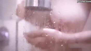 【网恋也能约到神乳极致身材尤物】妹子与网友线下见面没想到男主是个摄影师竟还同意露脸拍摄让我留着偷偷看就好了，一看平时就没少线下约活太多了还让男主把精子射胸上!. - 私房ACG - sifacg.com