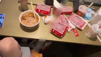 【小帅找鸡的一天vlog，我这大屌中不中啊？太中勒哥！】完美露脸的少萝，咯咯哒vlog看多了，来看看黄毛金主的吧，一晚上操了两次，每次都是无套内射，有钱就是好啊！ - 私房ACG - sifacg.com